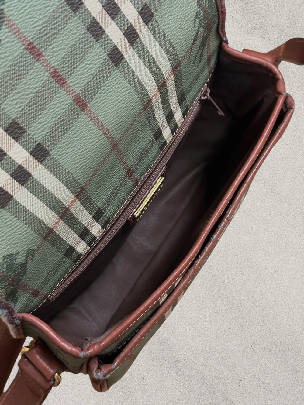 Burberry Vintage Shoulder Bag - Picture 7 of 10